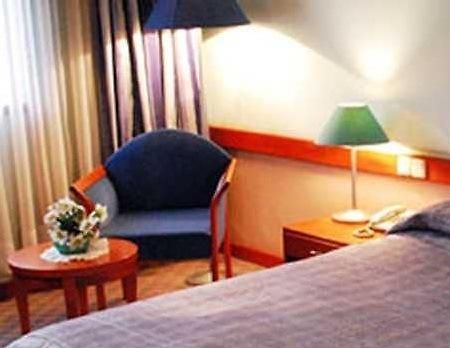 Tori Hotel Tiflis Habitación foto