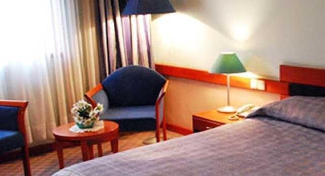 Tori Hotel Tiflis Habitación foto
